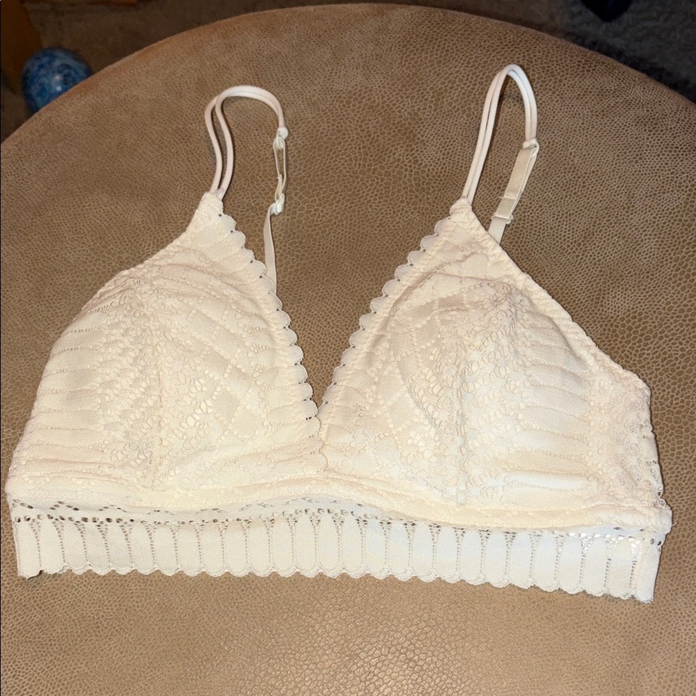 Anemone Delicate Lace Bralette in white With Pads Size small